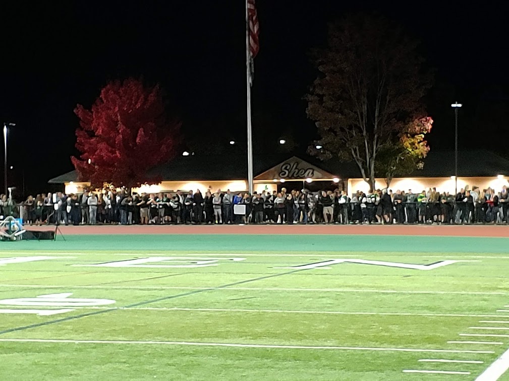 Shen ring crowd 1